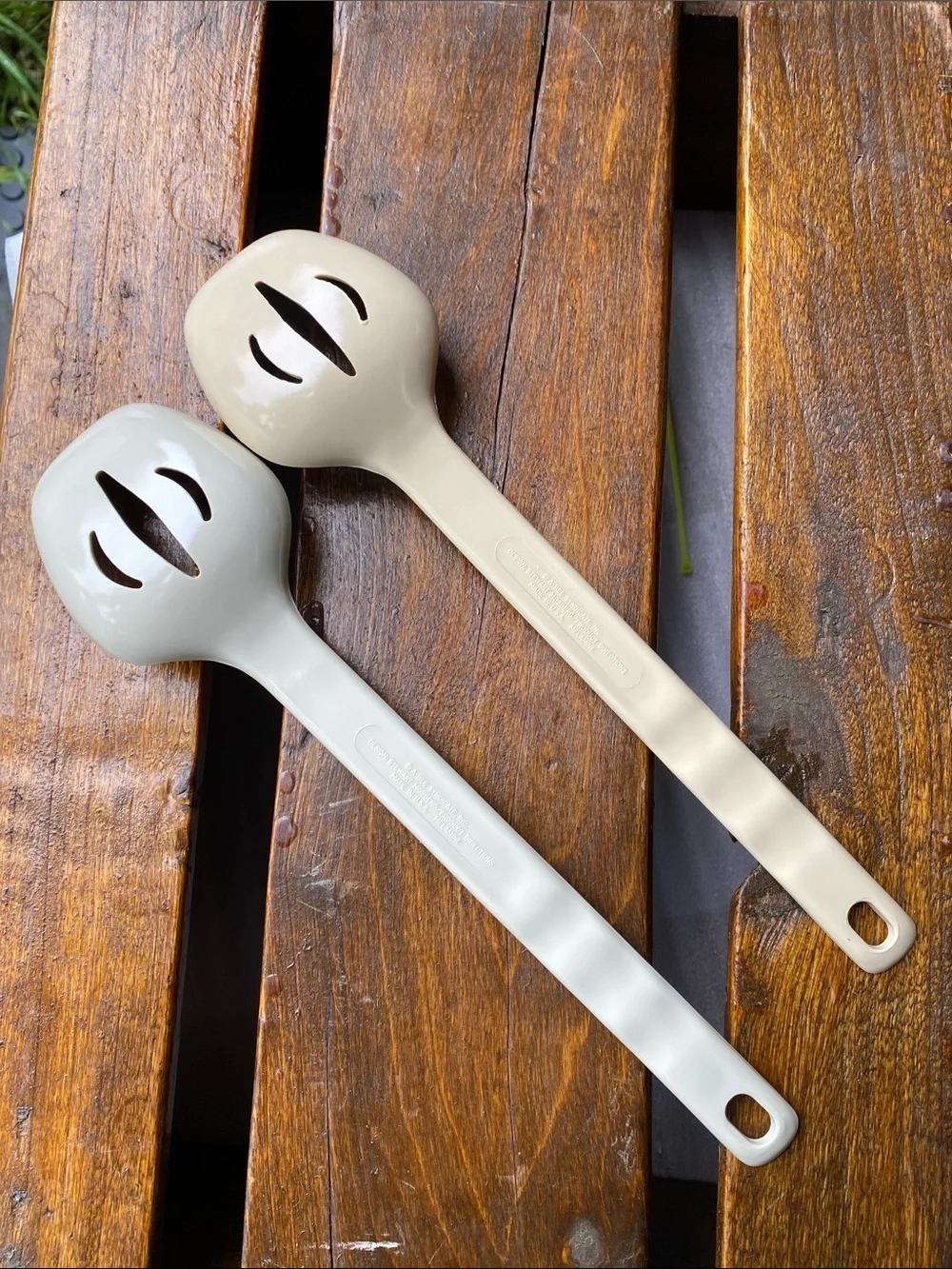 Vtg A-Bee Syndicate Neutral Cream & White Teardrop Slotted Spoons - Set of 2 USA